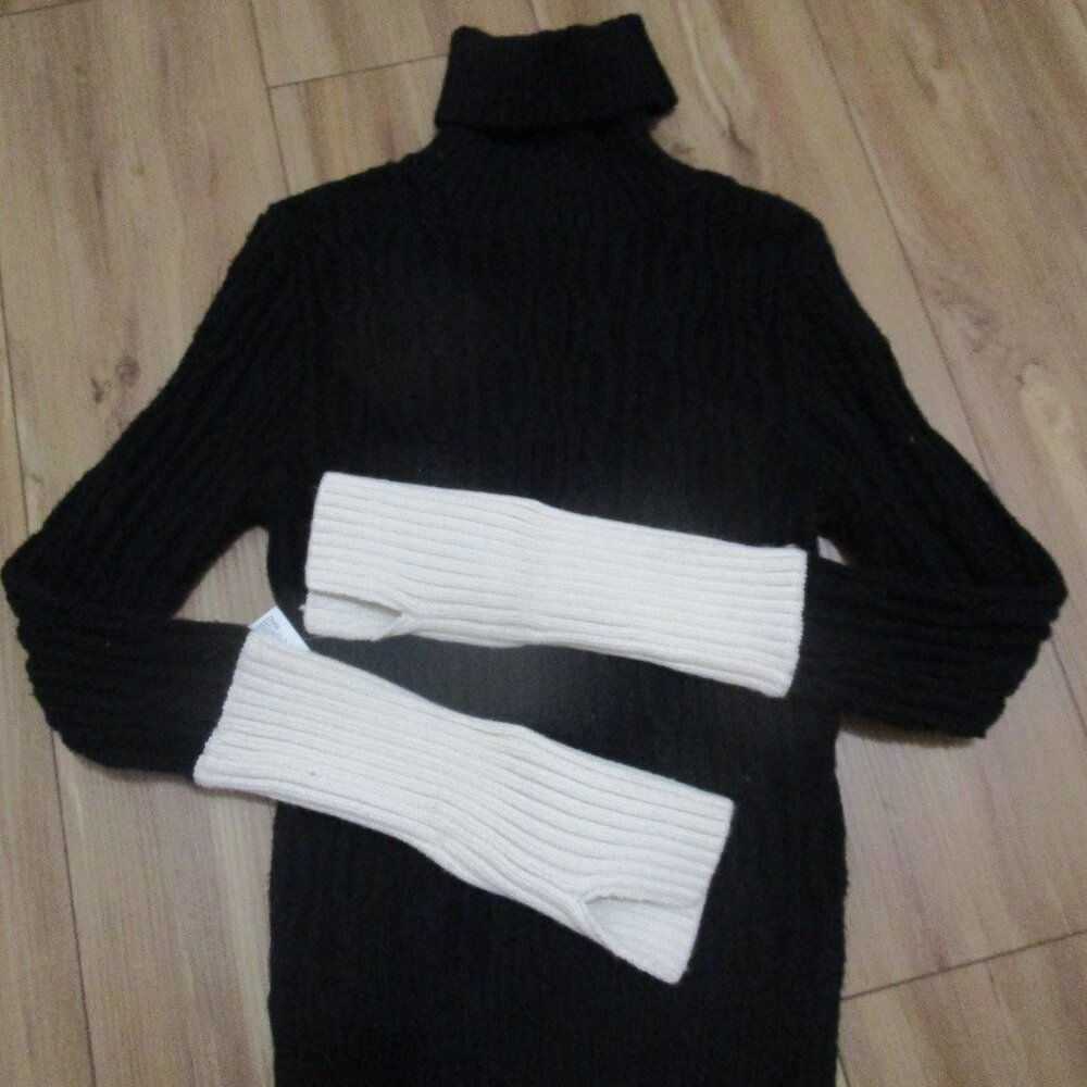 NWT Zara Womens Beautiful black and ivory ribbed cable knit turtleneck Winter M